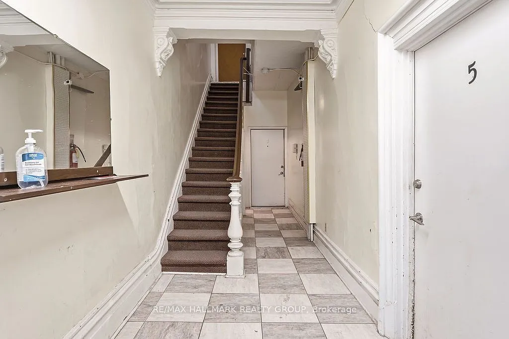 3 bed, $2,395 — Photo 4