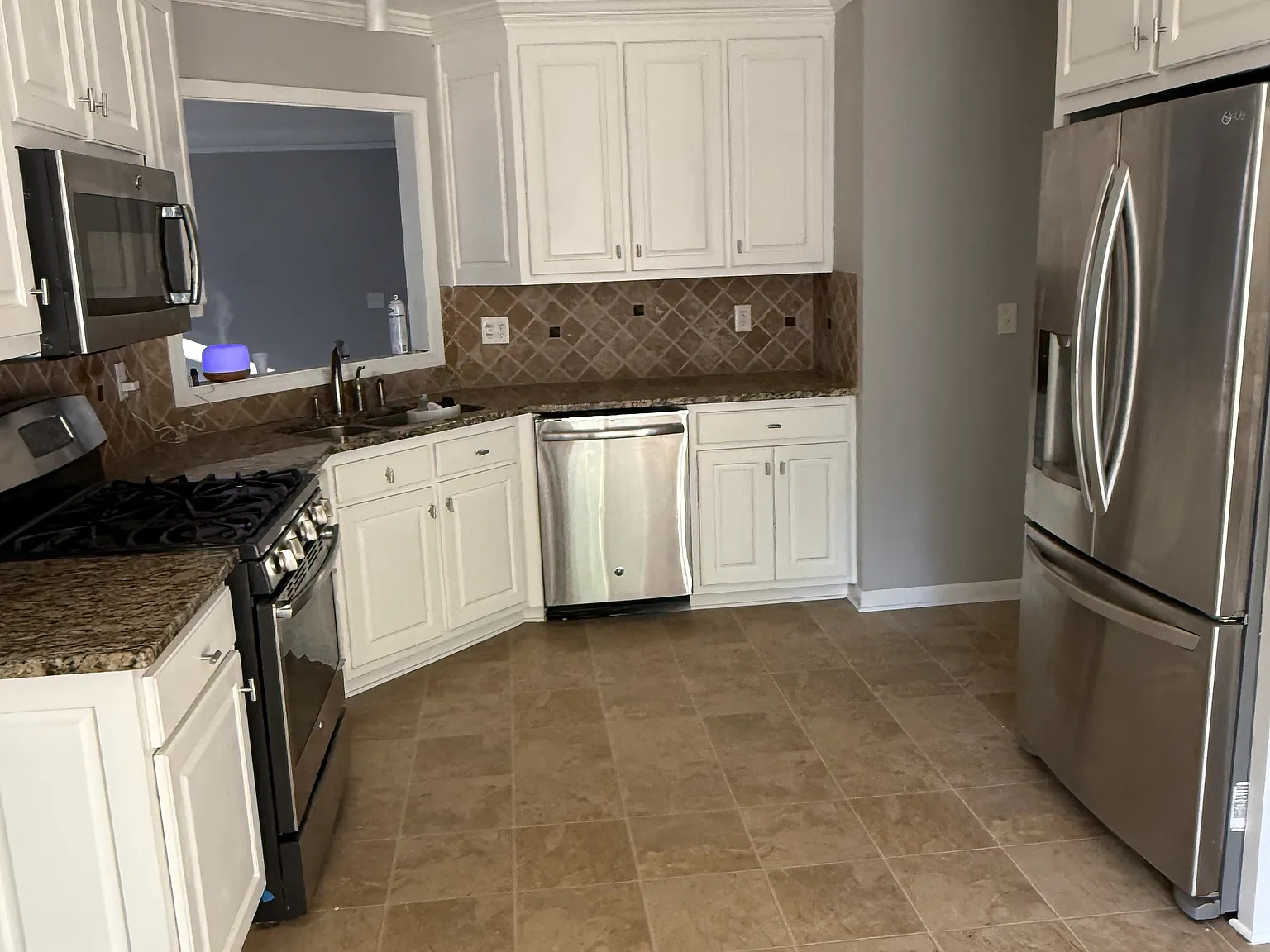 4 bed, 3000 sqft, $3,000 — Photo 3
