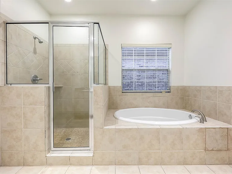 13647 Brookbluff Ln — Photo 34