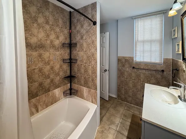 125 Poplar Street image 30 of 44