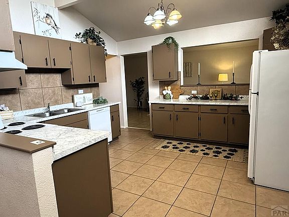 5th image of 3139 Skyview Ave
