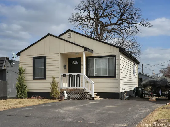 1625 Lotus Dr, Round Lake Beach, IL 60073