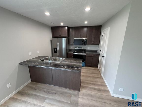 4th image of 9614 W Tunis Dr