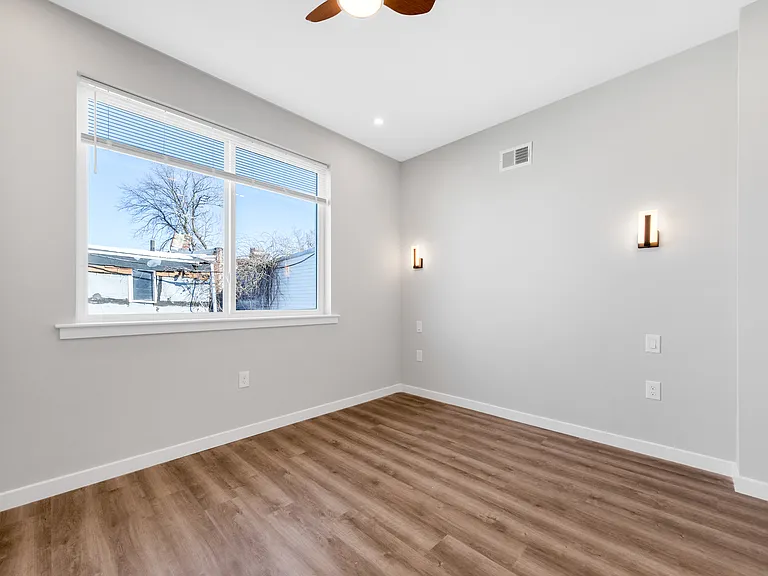 2637 W Sterner St — Photo 13