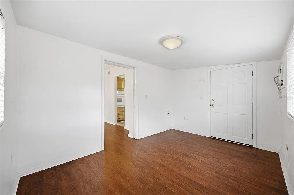 3 bed, 1.5 bath, 1484 sqft, $1,995 — Photo 4
