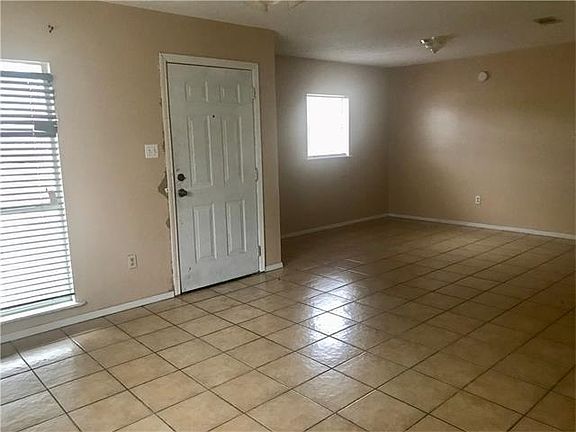 2nd image of 1911 Blueberry Dr APT 1