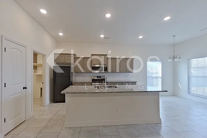 3 bed, 2.0 bath, 1650 sqft, $1,695 — Photo 4