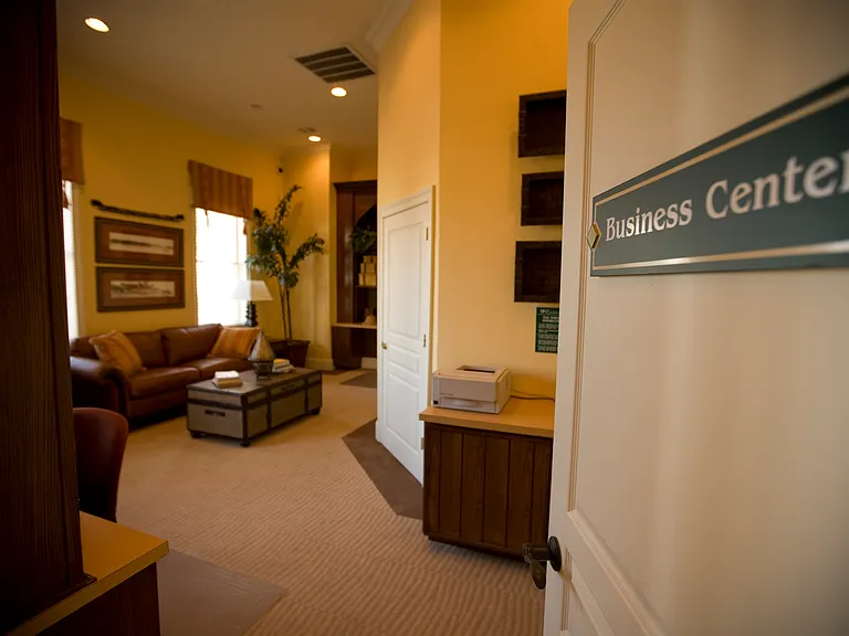 Calypso Bay Apartments — Photo 8