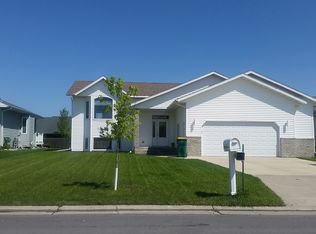 1446 Sterling Ct, West Fargo, ND 58078
