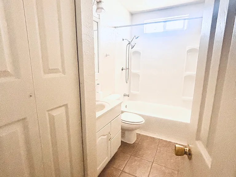 960 McKay Ct — Photo 11
