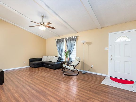 5th image of 3409 King Arthur Dr