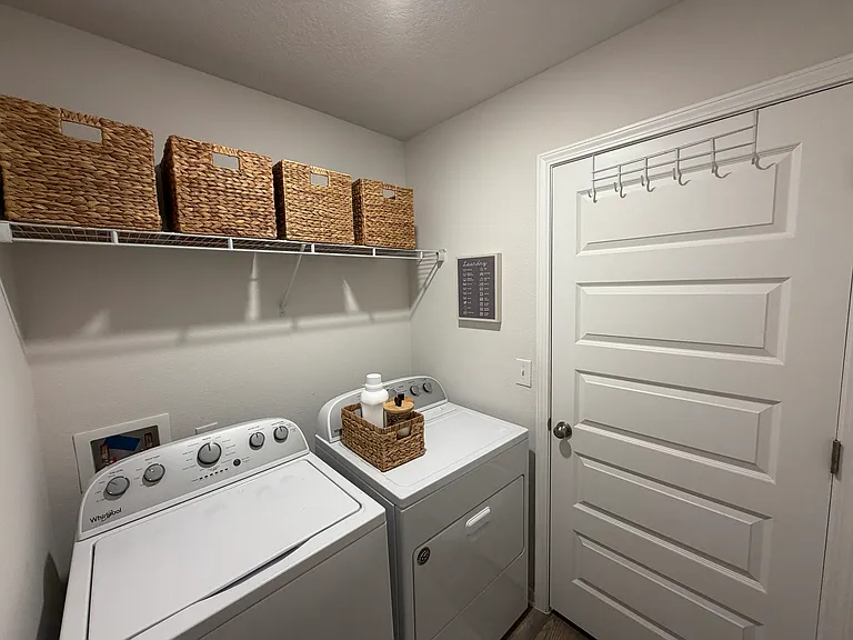 5699 Guinevere Ln — Photo 34