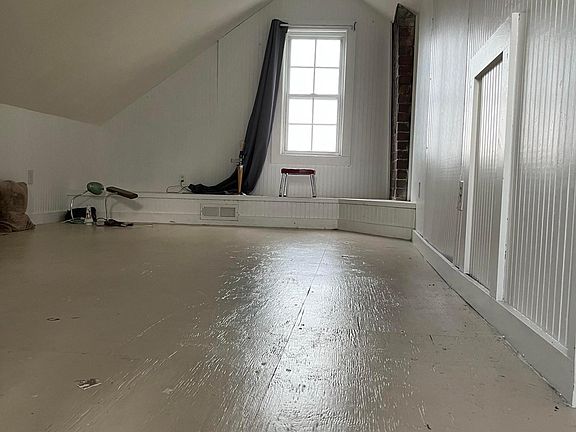 3rd image of 218 W Anderson St #B