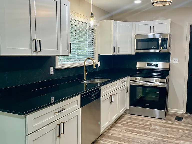 1217 Cranbrook Dr — Photo 9