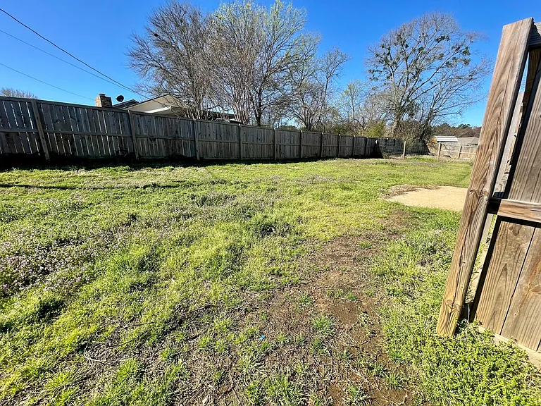 3701 Pratt Dr — Photo 16
