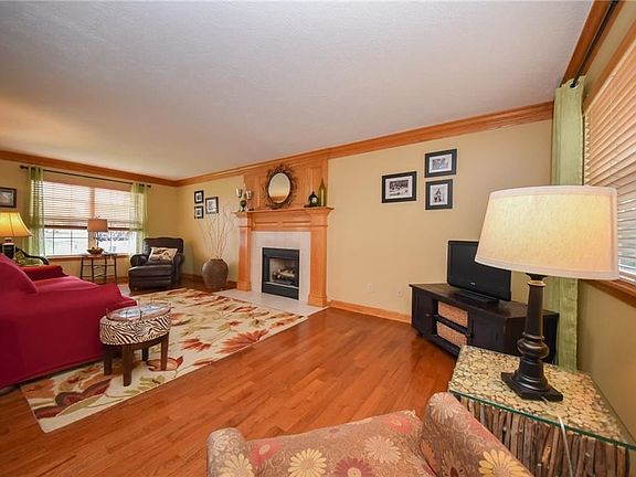3rd image of 5844 Northampton Dr