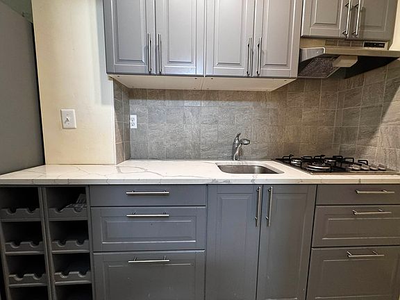 4th image of 140 Claremont Ave #2P