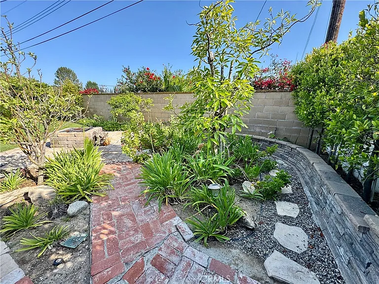 18572 Avolinda Dr — Photo 50
