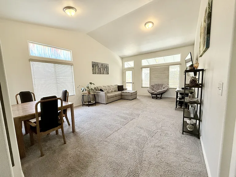 524 Darren Way — Photo 5