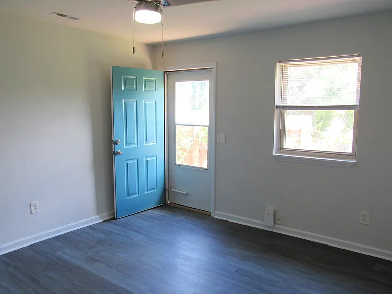 1700 Gunter St #B — Photo 2