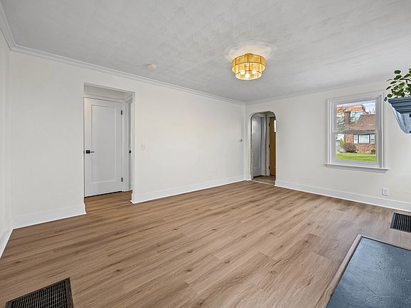 5th image of 57 Rossiter Rd