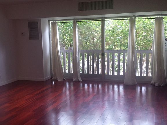3rd image of 999 N Doheny Dr APT 107