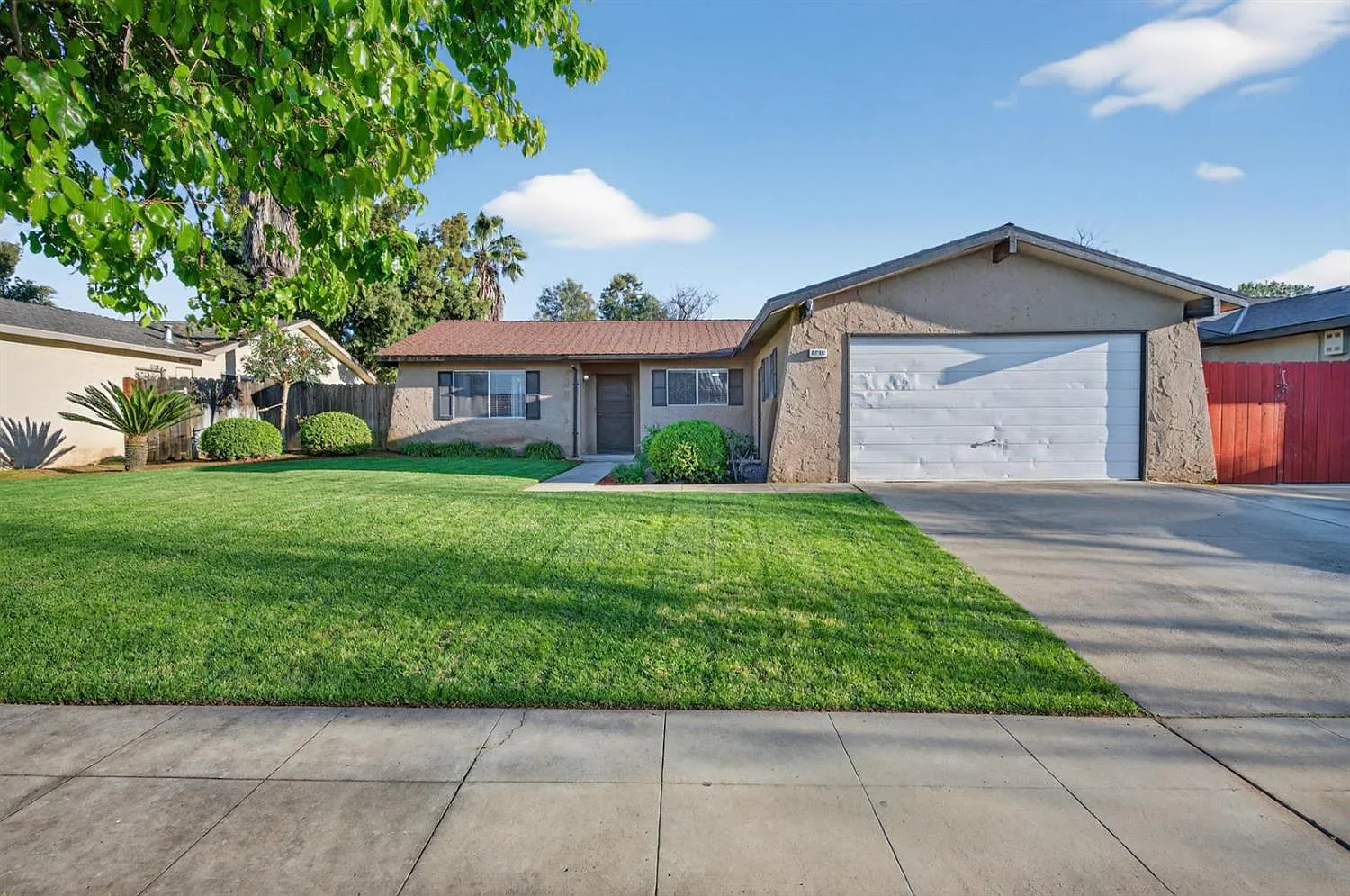 1235 W Dyer Ave photo 1