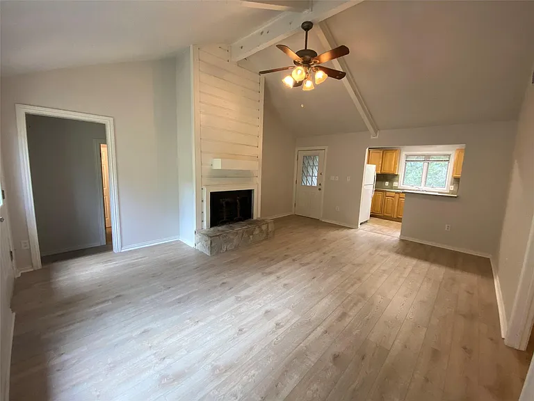 1516 Lisa Dr #B — Photo 3