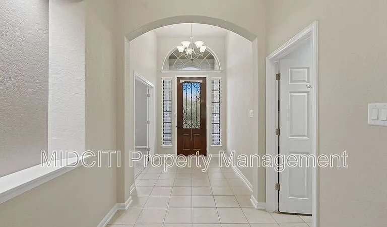 842 Santa Cruz — Photo 4