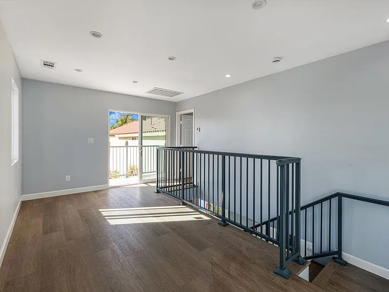 510 Neva Pl — Photo 17