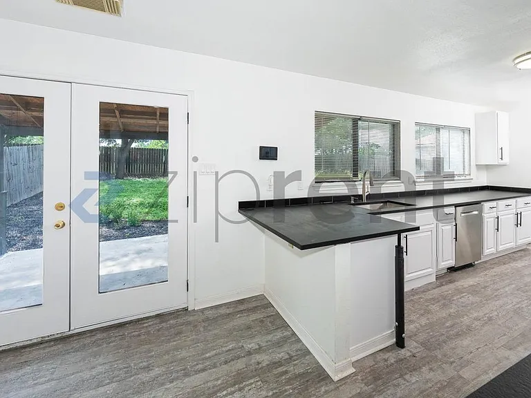 8151 Cantura Mls — Photo 11
