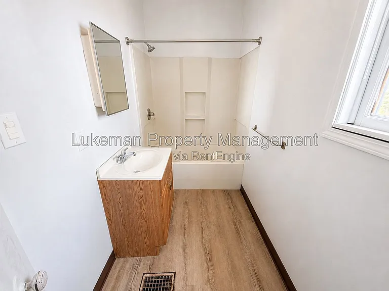 617 Forest St #1 — Photo 6