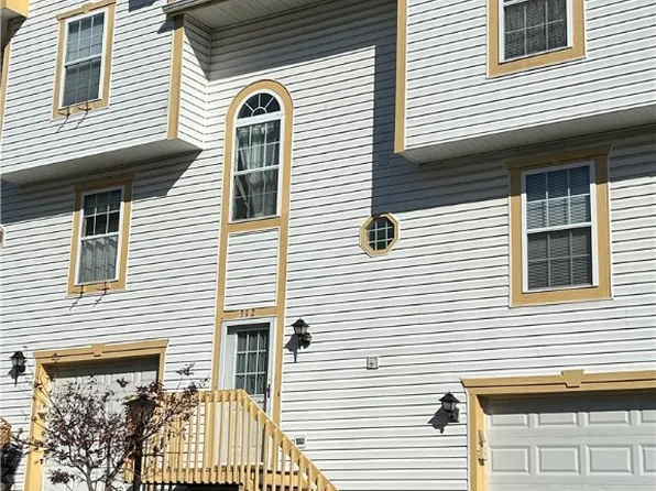 312 Wildflower Ct, Pittsburgh, PA 15202