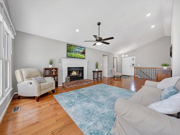 5th image of 3806 Cundiff Dr