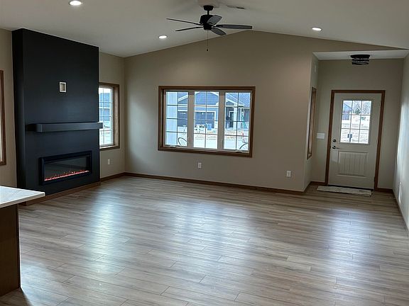 3rd image of 3304 Stonebrook Ln