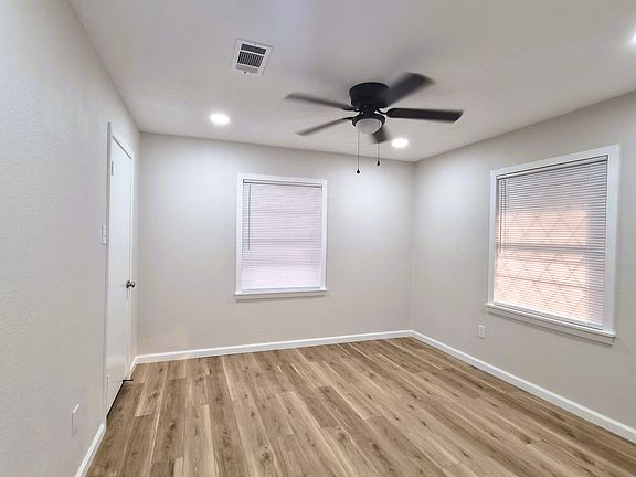 5th image of 189 Hilldale Dr