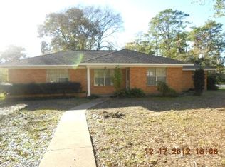 215 Pine Shadow Dr, Conroe, TX 77301