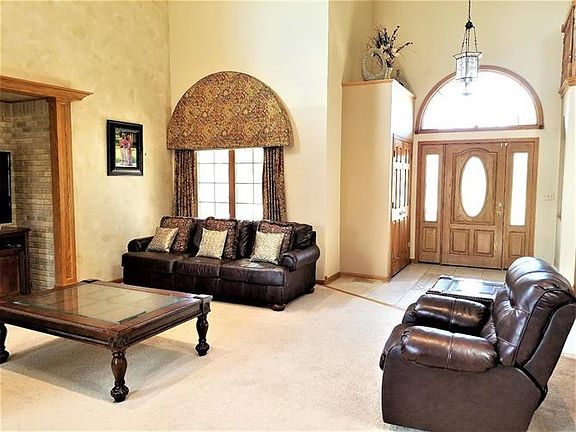 4th image of 10125 Idlewild Ln