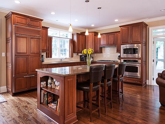 Kitchen: Open kitchen with p