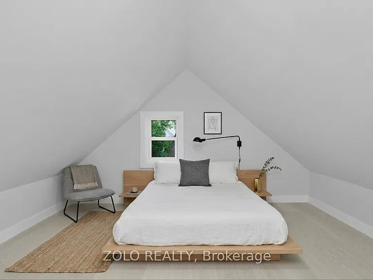 498 Charlotte St — Photo 16
