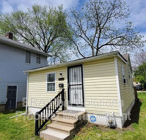 2400 Pomola St — Photo 1