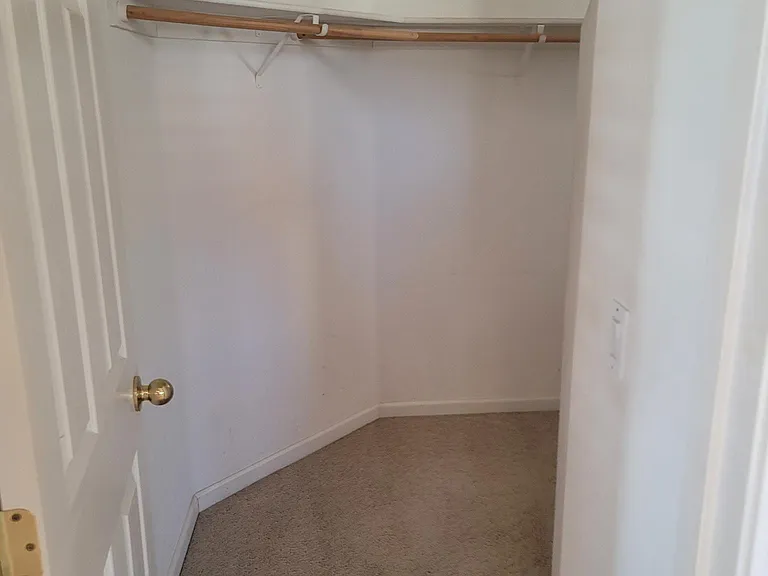533 Stirling Ct — Photo 17