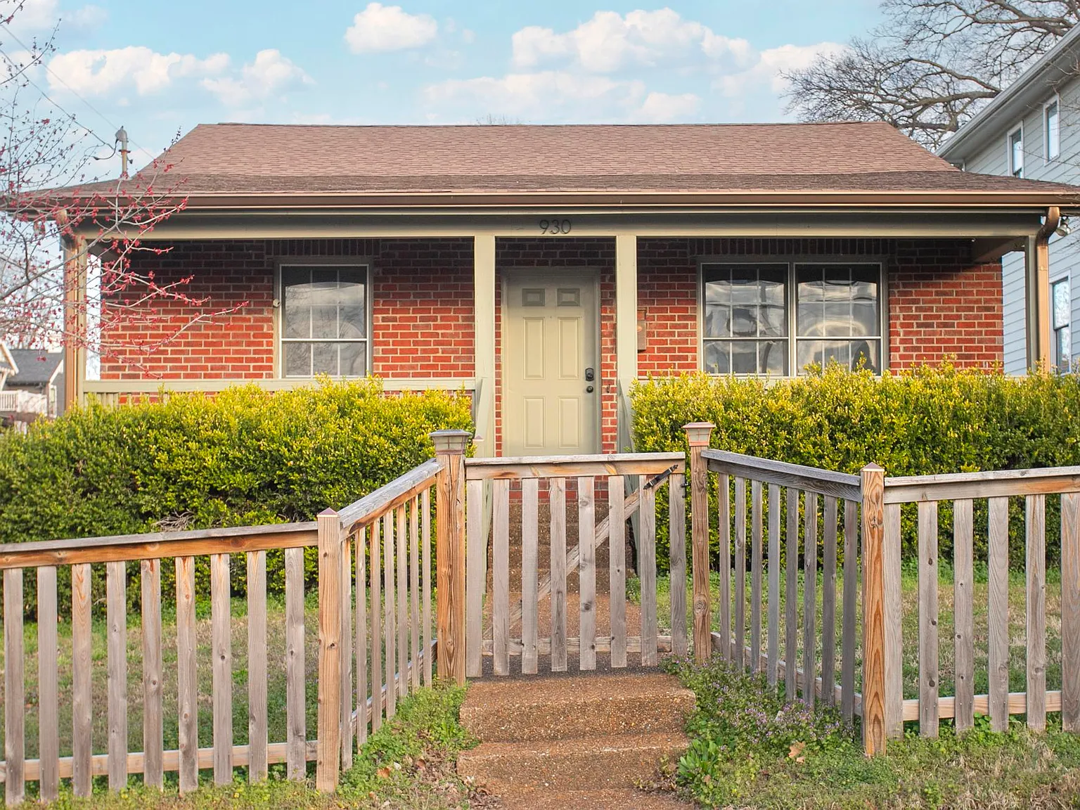 3 bed, 1200 sqft, $2,400 — Photo 1