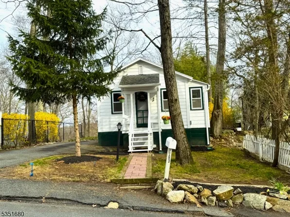 163 Monroe Trl, Hopatcong Boro, NJ 07843