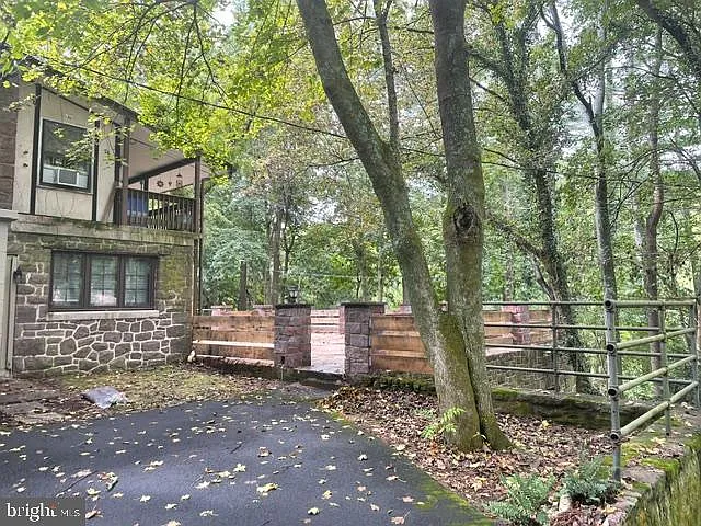 65 Meadow Glen Ln — Photo 3