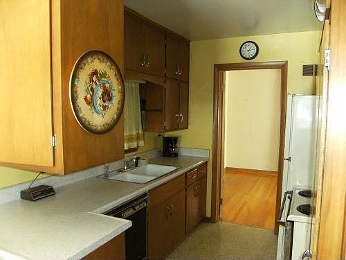 5th image of 9052 W Mount Vernon Ave