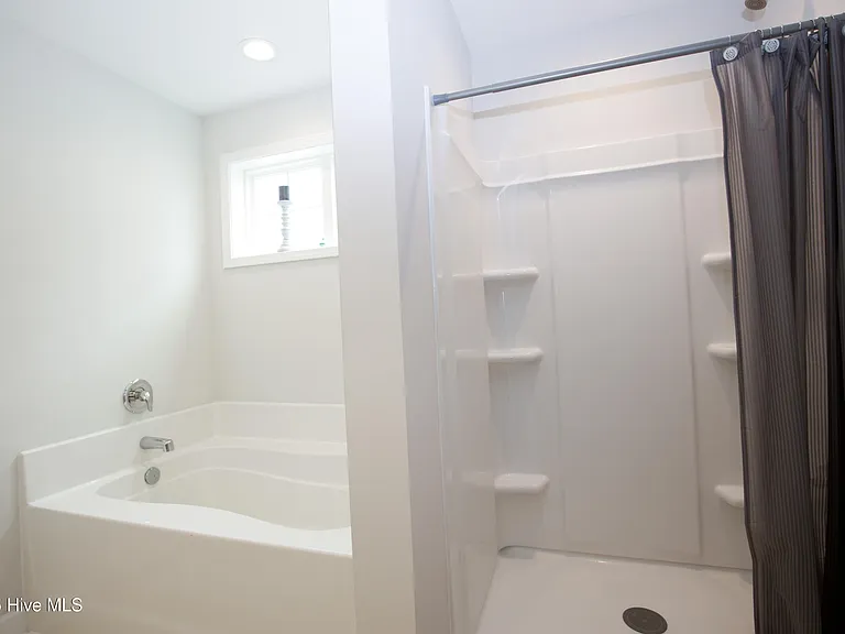 88 Kensington Dr — Photo 43
