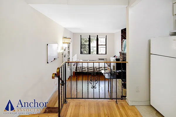 Rented by Anchor Associates | media 18