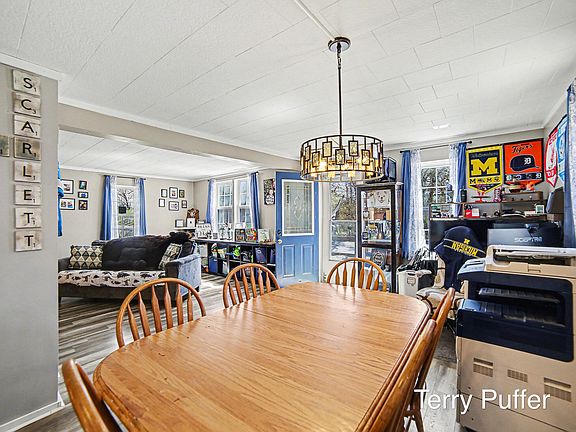 3rd image of 6488 3rd St