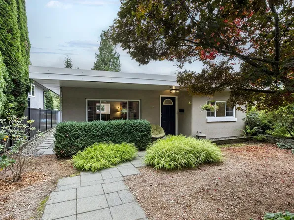 331 E 24th St, North Vancouver, BC V7L 3E9
